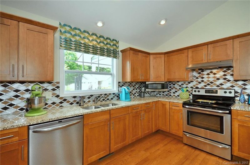 Property image 2 at 137 Charlestown Drive, Hendersonville, NC 28792