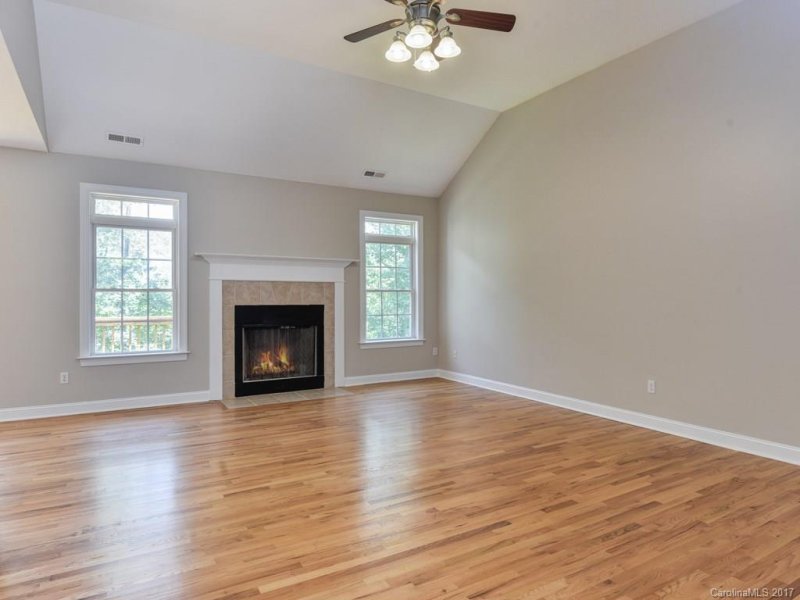 Property image 3 at 7 Nuthatch Court, Fairview, NC 28730