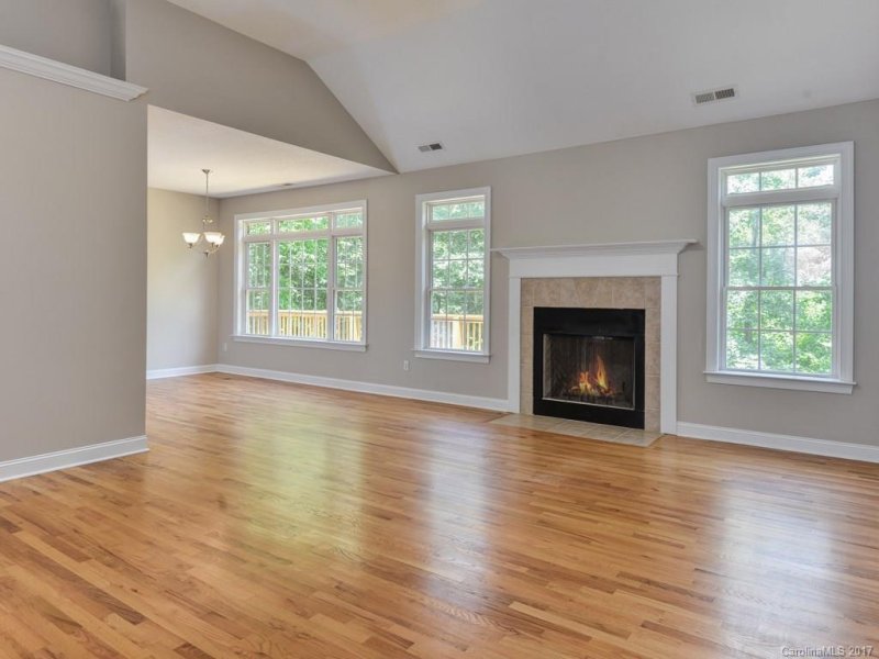 Property image 4 at 7 Nuthatch Court, Fairview, NC 28730