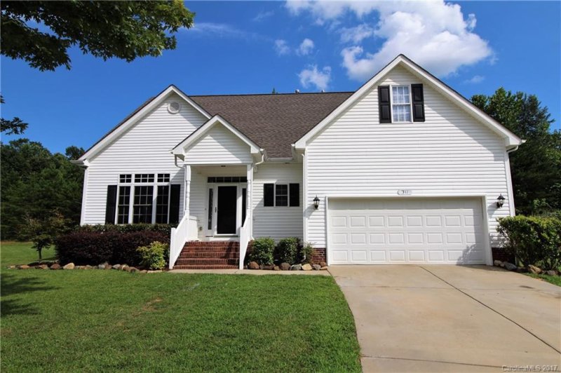 311 Lone Tree Lane