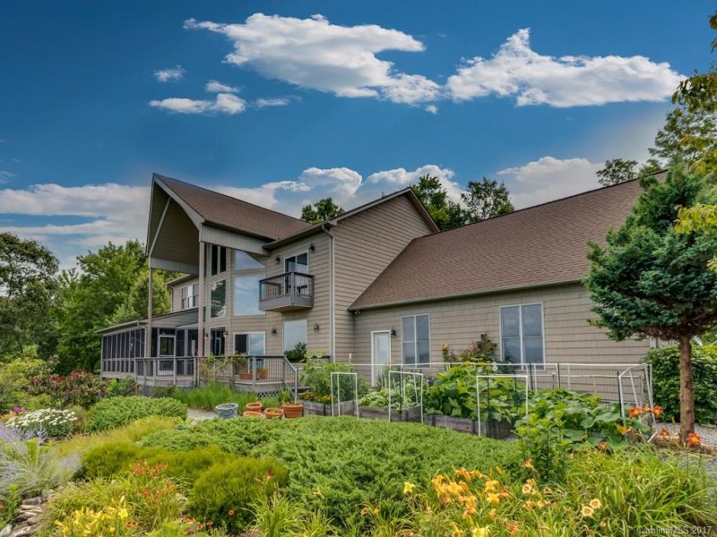 Property image 3 at 314 Coopers Drive, Hendersonville, NC 28739