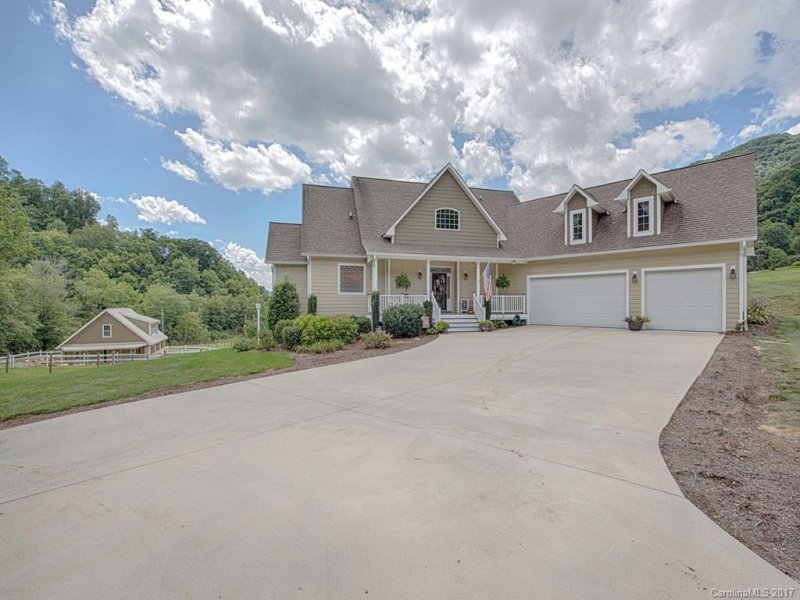 17 Rolling Meadows Lane