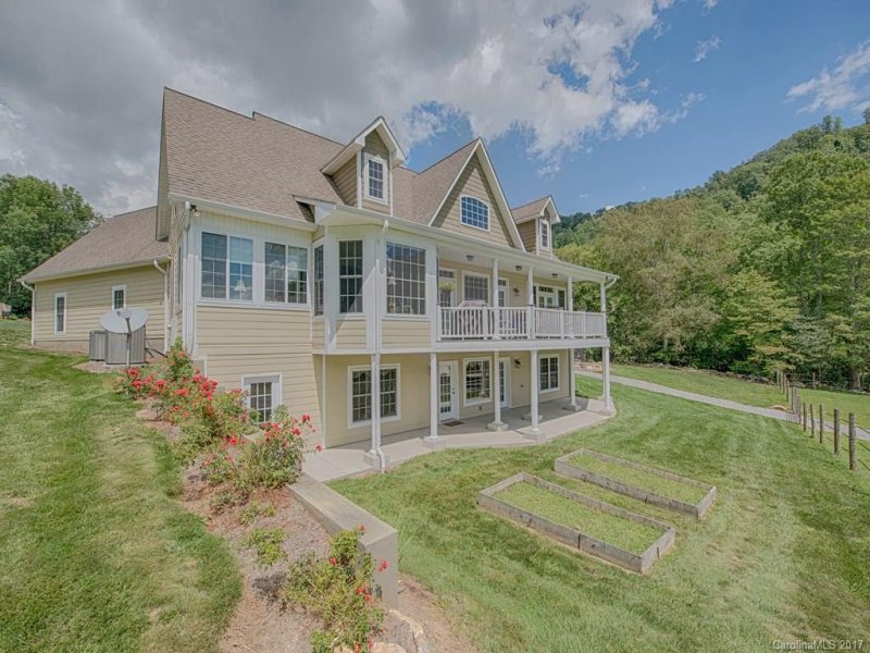 Property image 2 at 17 Rolling Meadows Lane, Clyde, NC 28721