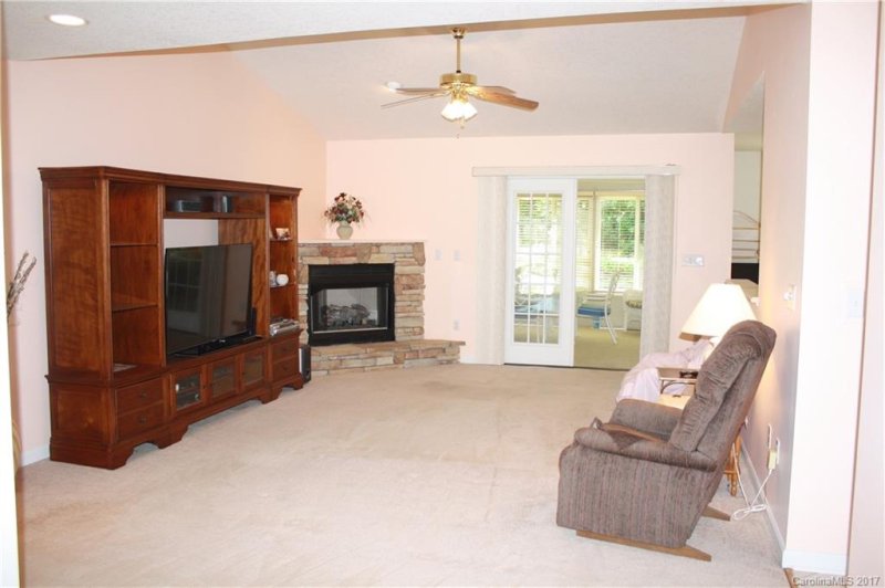 Property image 5 at 318 Classic Oaks Circle, Hendersonville, NC 28792