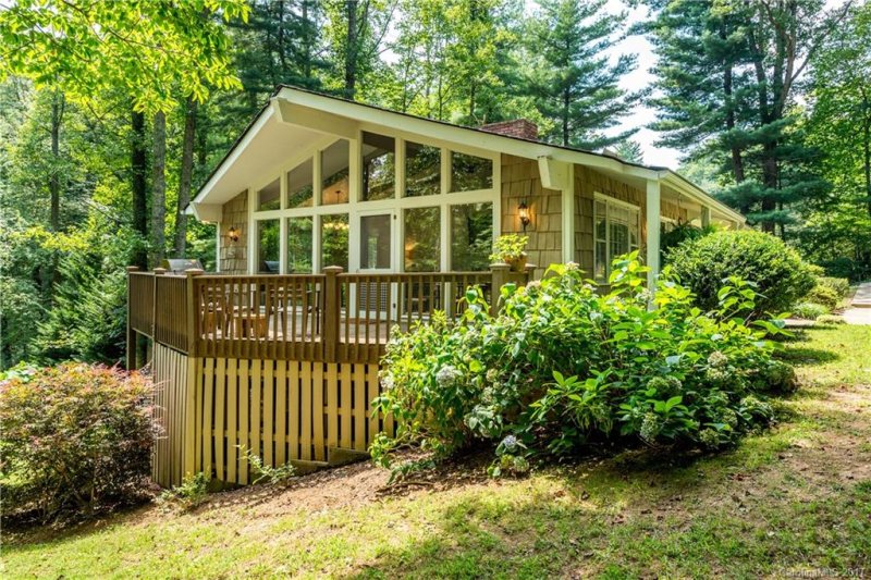 Property image 2 at 935 Toxaway Drive, Hendersonville, NC 28791