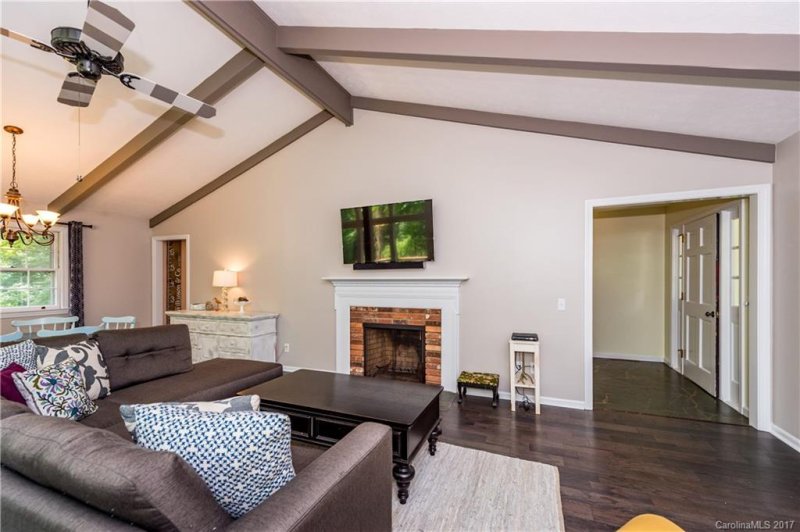 Property image 5 at 935 Toxaway Drive, Hendersonville, NC 28791