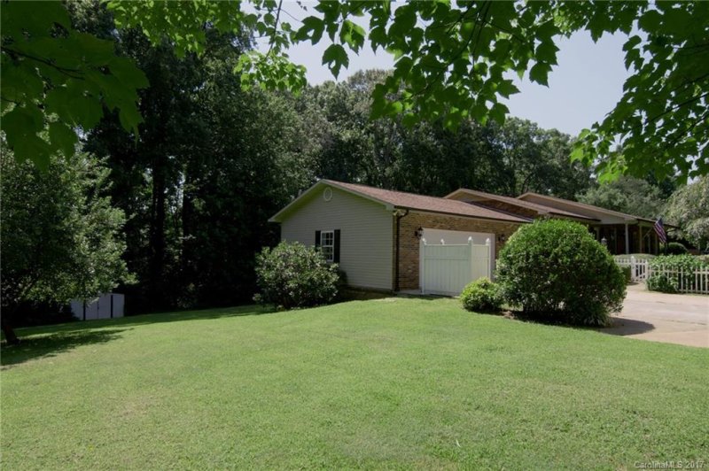 Property image 2 at 611 Berkshire Drive, Statesville, NC 28677