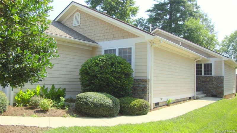 22 E Fairway View Court