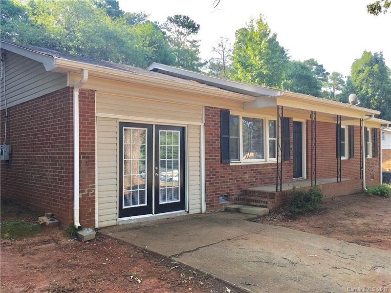 1502 Northwoods Drive