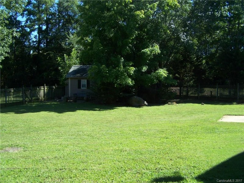 Property image 3 at 10535 Queensmead Circle, Charlotte, NC 28273