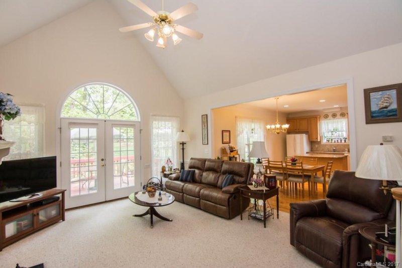 Property image 2 at 131 Eaglecrest Drive, Matthews, NC 28104