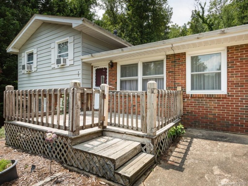 Property image 2 at 17 Hillview Circle, Asheville, NC 28805