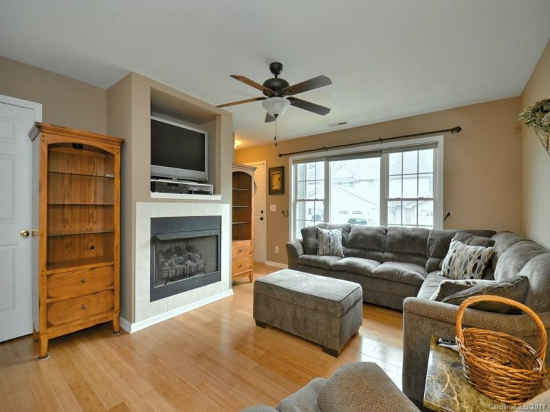 Property image 2 at 40 Rotunda Circle, Asheville, NC 28806