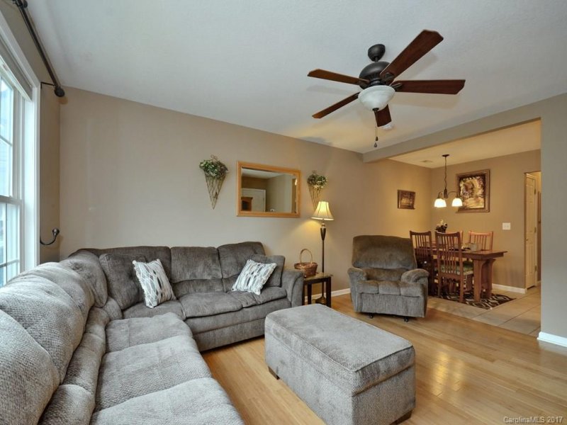 Property image 3 at 40 Rotunda Circle, Asheville, NC 28806