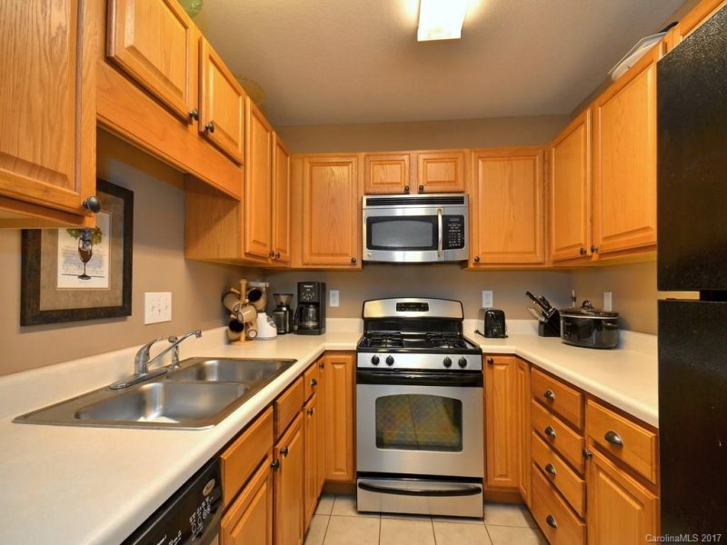 Property image 4 at 40 Rotunda Circle, Asheville, NC 28806