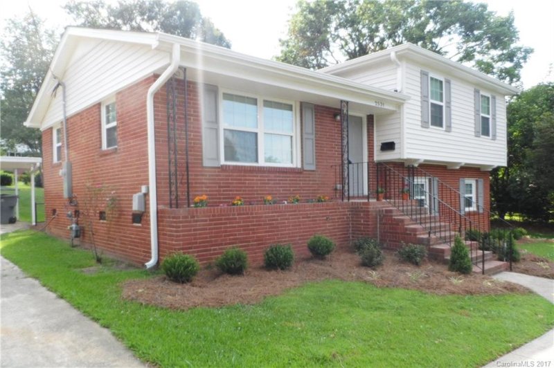 Property image 2 at 2531 Tanglebrook Lane, Charlotte, NC 28216