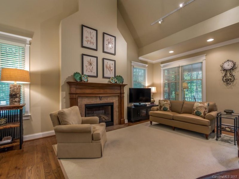 Property image 2 at 978 Rixhaven Drive, Saluda, NC 28773