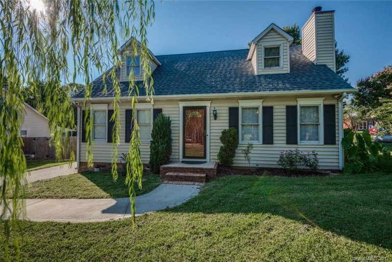 3476 Farm Lake Drive