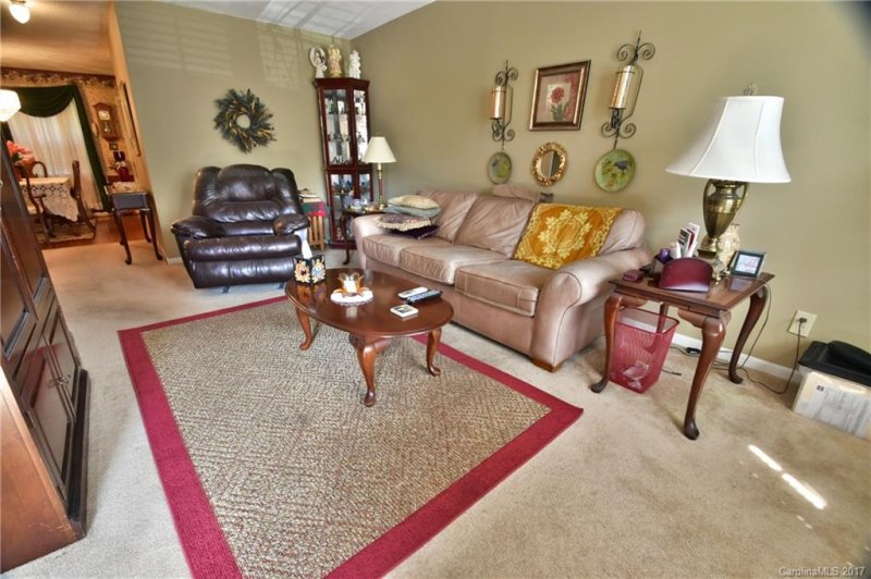 Property image 2 at 911 Nottingham Drive, Gastonia, NC 28054