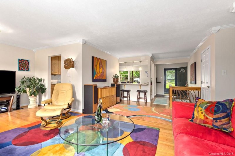 Property image 2 at 8 Rolling View Drive, Asheville, NC 28805