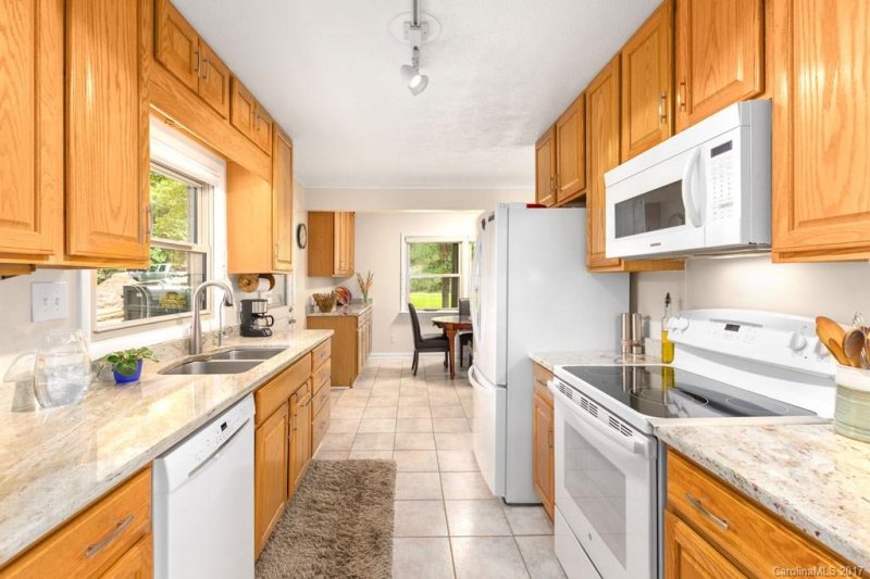 Property image 5 at 8 Rolling View Drive, Asheville, NC 28805