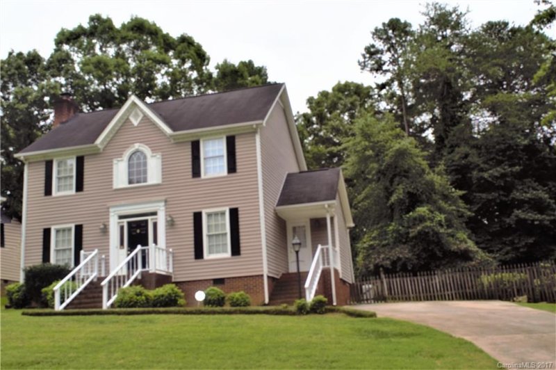 Property image 2 at 831 Bermuda Avenue, Gastonia, NC 28054