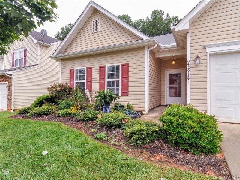 Property image 2 at 8429 Newfane Road, Charlotte, NC 28269