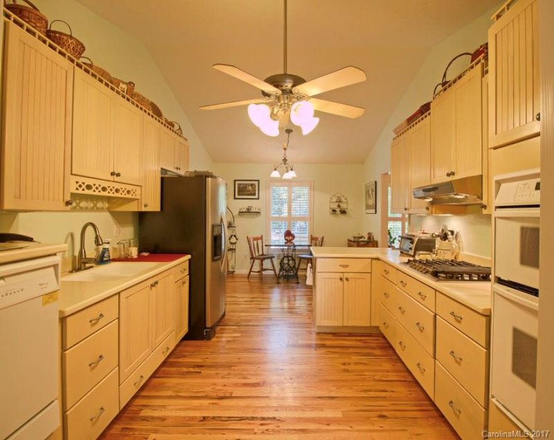 Property image 3 at 54 Ashley Hill Lane, Hendersonville, NC 28791