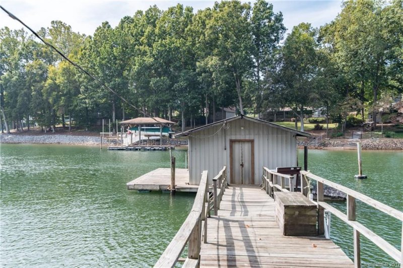 Property image 5 at 110 Stat Circle, Mooresville, NC 28117