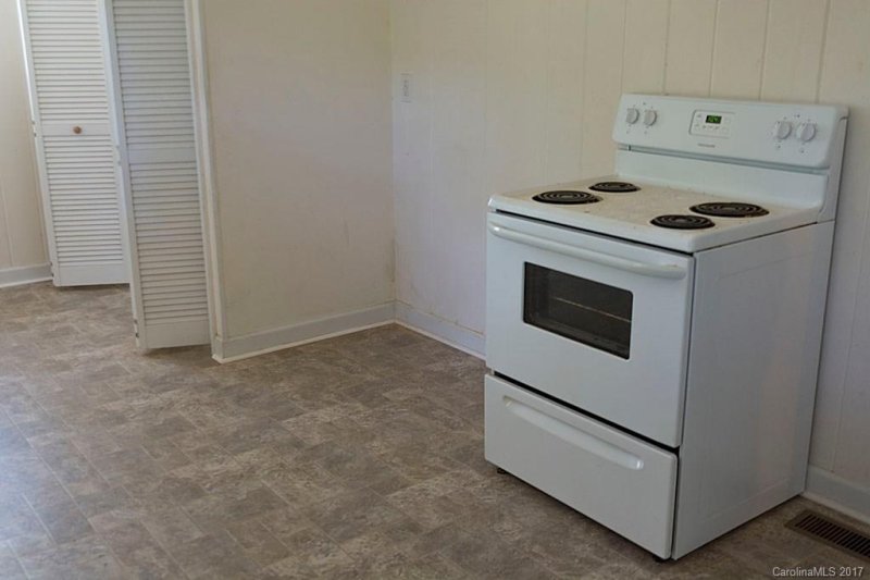 Property image 3 at 4139 Briarhill Drive, Charlotte, NC 28215