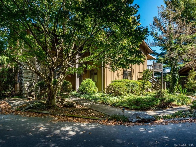 Property image 2 at 128 Country Ridge Road, Hendersonville, NC 28739