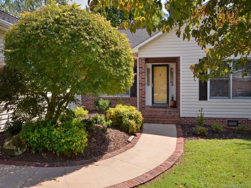 Property image 2 at 2330 Rosemont Court, Hendersonville, NC 28791