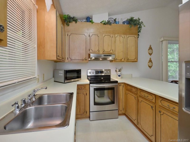 Property image 4 at 136 View De Lake Drive, Etowah, NC 28729