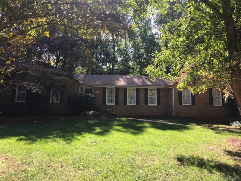 733 Knollwood Court