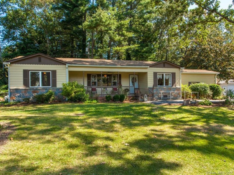 Property image 2 at 321 Lake Circle Drive, Hendersonville, NC 28792