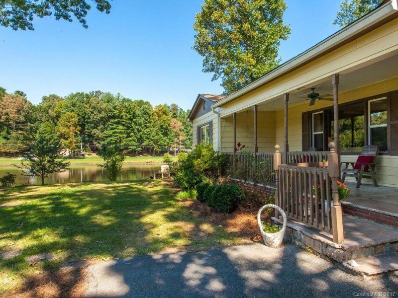 Property image 3 at 321 Lake Circle Drive, Hendersonville, NC 28792