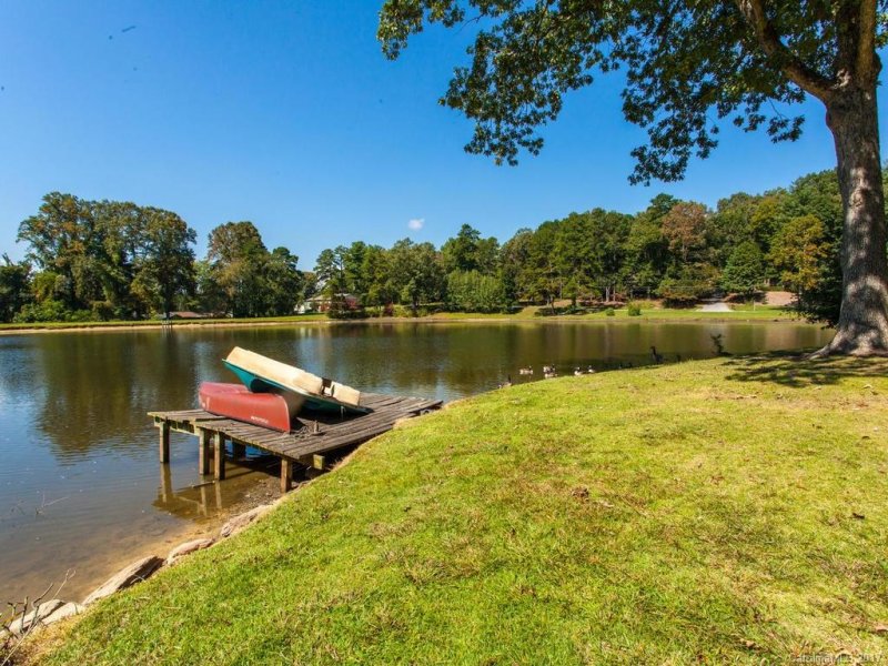 Property image 4 at 321 Lake Circle Drive, Hendersonville, NC 28792