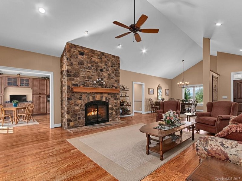 Property image 3 at 274 Majestic View Court, Hendersonville, NC 28791