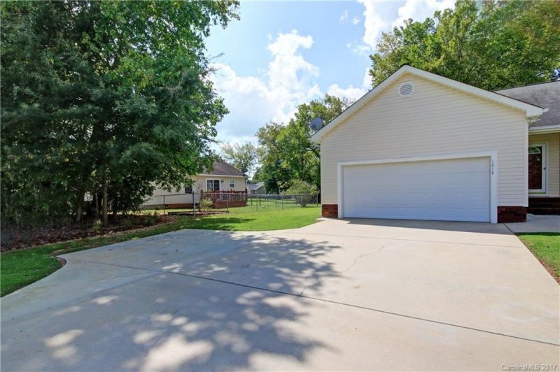 Property image 2 at 1014 Coddle Creek Road, Mooresville, NC 28115