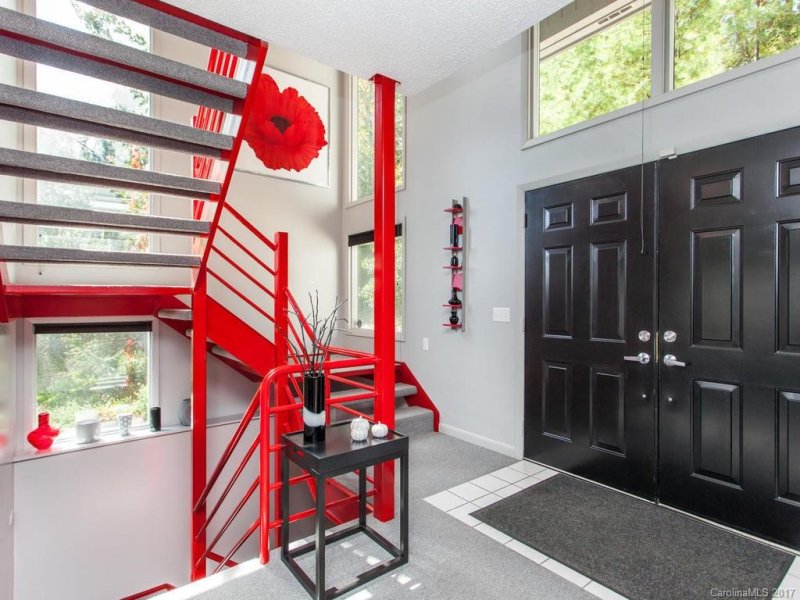 Property image 2 at 301 Jennifer Lane, Asheville, NC 28803