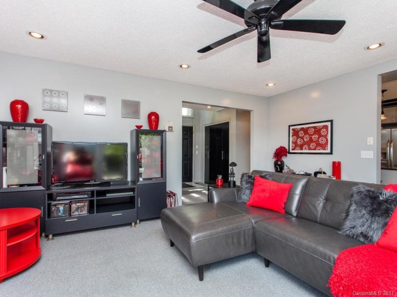 Property image 4 at 301 Jennifer Lane, Asheville, NC 28803