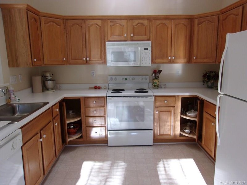 Property image 5 at 8 Old Applewood Lane, Hendersonville, NC 28739