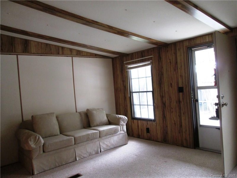 Property image 2 at 302 Meadowbrook Court, Hendersonville, NC 28792