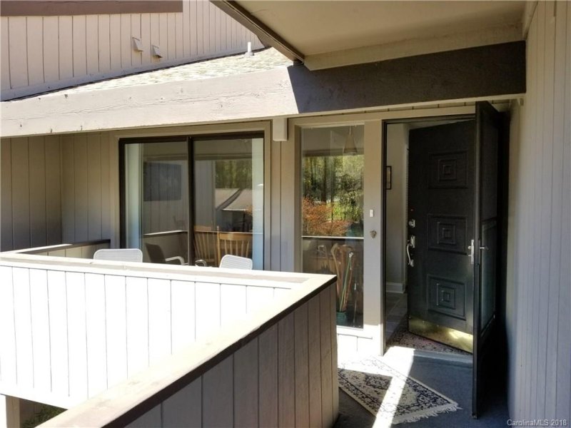 Property image 3 at 14 Lakemoor Lane, Hendersonville, NC 28739