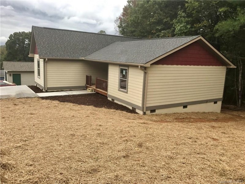 Property image 3 at 399 Hunters Ridge Drive, Mills River, NC 28759