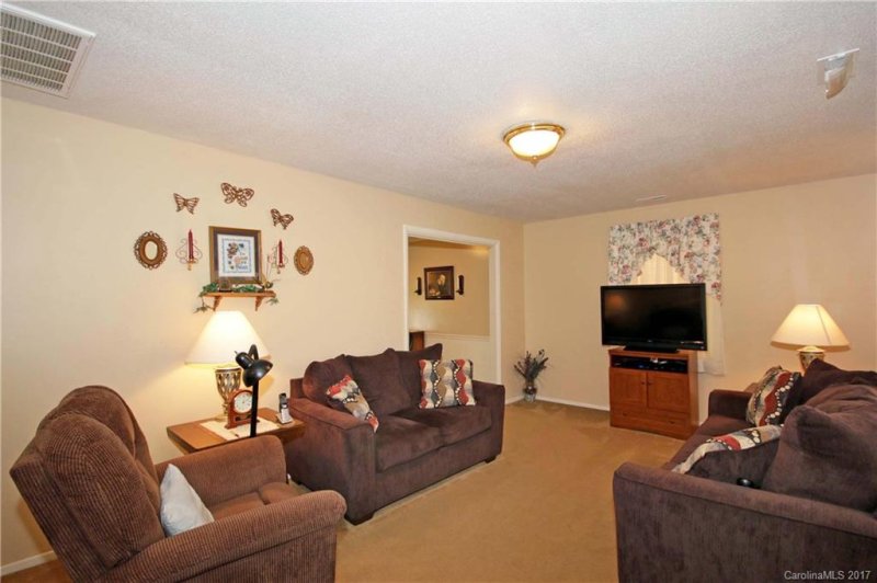 Property image 2 at 122 Pineview Court, Statesville, NC 28625