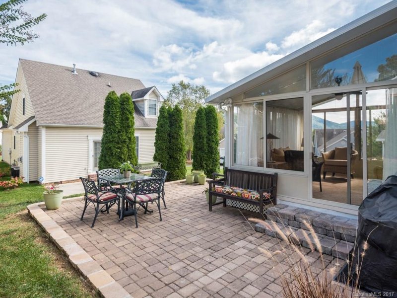 Property image 4 at 15 Flowering Cherry Drive, Asheville, NC 28805