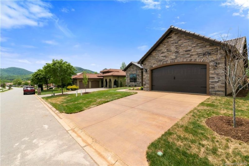 Property image 2 at 5 Pacifico Drive, Asheville, NC 28806