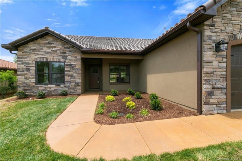 Property image 3 at 5 Pacifico Drive, Asheville, NC 28806