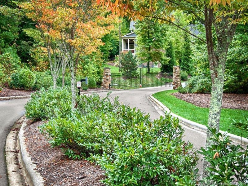 Property image 2 at 49 Village Pointe Lane, Asheville, NC 28803